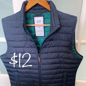 GAP Men’s Puffer Vest Size Medium